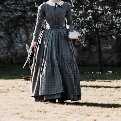 Victorian England Clothing, 1800s Style Dresses, 1860 Womens Fashion, 1860s Womens Fashion, 1860s Dresses Casual, 19th Century Women's Fashion, 1800 Outfit Women, Victorian Dress Casual, History Teacher Aesthetic Outfits