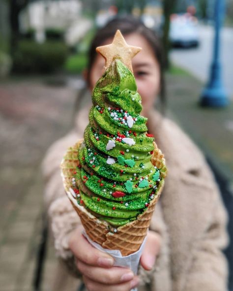 kakinoki Fancy Ice Cream, Halloween Ice Cream, Simple Birthday Party, Gelato Ice Cream, Carnival Food, Yummy Ice Cream, Christmas Card Art, Soft Serve Ice Cream, Christmas Menu