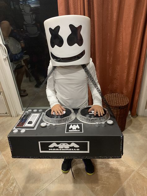 Diy Halloween Costumes Boys Easy, Dj Costume For Kids, Dj Marshmello Costume, Marshmello Costume, Marshmallow Costume, Dj Costume, Boys Halloween Costumes Diy, Marshmello Dj, Dj Marshmello