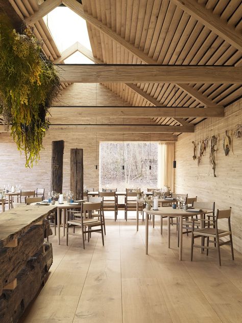 Dinesen HeartOak at restaurant noma in Copenhagen. Design by Studio David Thulstrup and BIG. One Piece Party, Noma Restaurant, Oak Floorboards, Decoration Restaurant, Oak Chair, Flooring Inspiration, Wide Plank Flooring, Oak Planks, Modern Restaurant