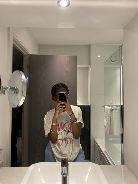 Bathroom Mirror Pictures Selfie Couple Black, Mirror Bra Pictures Aesthetic, Dark Skin Mirror Pic, Nurse Art, Creative Instagram Stories, Black Femininity, Couple Outfits, Skirt Outfits, Aesthetic Pictures