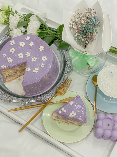 Light Purple Wallpaper, Purple Cake, Sweet Cafe, Cooking Photos, Purple Cakes, Aesthetic Color, Purple Themes, Pretty Birthday Cakes, Iphone Wallpaper Tumblr Aesthetic