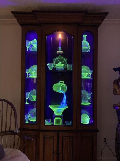 Uranium Glass Display, Chill Zone, Bearded Lady, Water Effect, Vaseline Glass, Glass Display, Halloween Stuff, Glass Boxes, Updating House