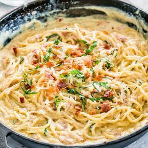 Carbonara Recipe Creamy, Classic Carbonara, Carbonara Recept, Easy Carbonara Recipe, Creamy Carbonara, Chicken Carbonara Recipe, Pasta Carbonara Recipe, Chicken Carbonara, Resep Pasta