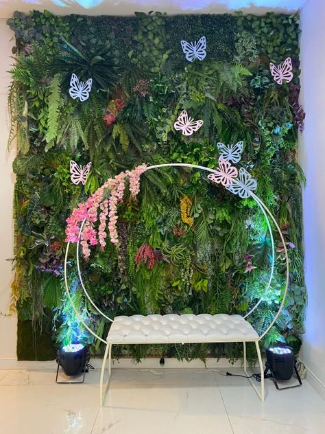 Enchanted Forest Quinceanera Theme, Enchanted Forest Quinceanera, Enchanted Forest Decorations, Sweet 16 Party Decorations, Reception Stage Decor, Flower Backdrop Wedding, Selfie Wall, Birthday Room Decorations, Butterfly Birthday Party