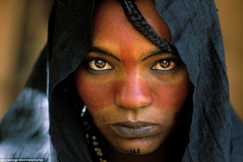 Photographs of the Islamic Tuareg tribe where women embrace sexual freedoms | Daily Mail Online Africa Fashion Woman, Tribe Fashion, Tuareg People, Event Branding, Holy Grail, People Of The World, Man Photo, First Nations, Gossip Girl