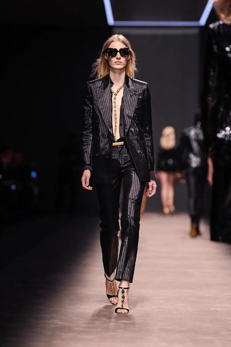 Tom Ford RTW Spring 2024 [PHOTOS] – WWD Tom Ford 2023, Tom Ford Runway, 2024 Clothes, Tom Ford Clothing, Resort 2024, Couture Runway, Fashion 2024, Dressed To Kill, 2024 Fashion