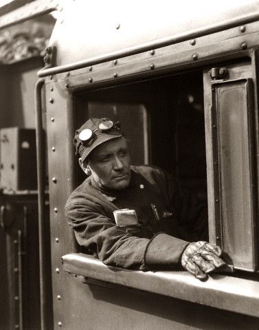 Locomotive engineer looks out window of train cab, 1925[377×480] /u/RayBrower - Imgur Sunless Skies, Steampunk Romance, Looking Out Window, Midnight Train, Vintage Trains, Vintage Railroad, Train Engineer, Photoshop Ideas, Milwaukee Road