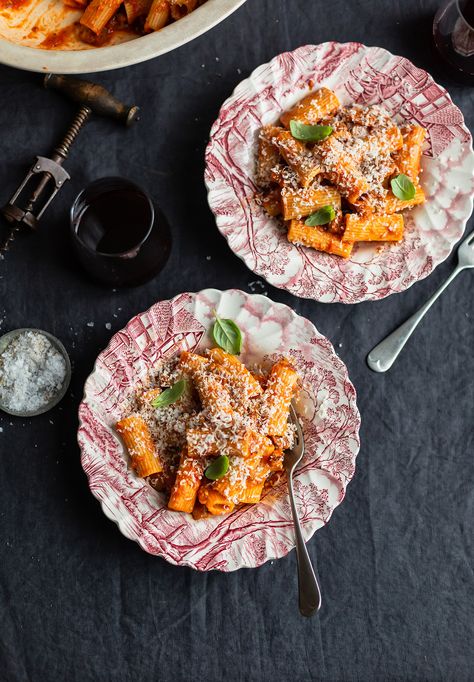 Rigatoni alla Norma is a classic Sicilain vegetarian pasta dish that is utterly delicious and easy to make. The recipe can be found on Drizzleandip.com Pasta With Aubergine, Rigatoni Alla Norma, Fried Capers, Vegetarian Pasta Dishes, Pasta Alla Norma, Vegetarian Pasta Recipes, Making Pasta, Vegetarian Pasta, Perfect Pasta