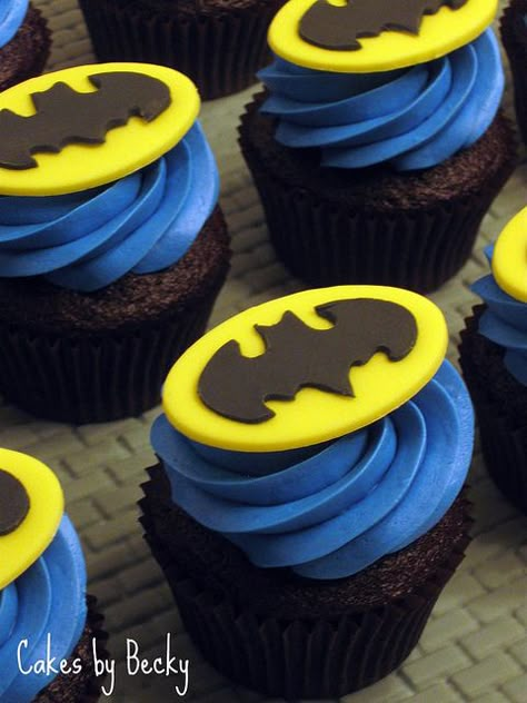 Batman Cupcakes :) Batman Cake And Cupcakes, Batman Birthday Cupcakes, Batman Cupcakes Ideas, Batman Cupcakes, Batman Baby Shower, Espresso Cupcakes, Cake Themes, Batman Birthday Cakes, Superhero Cupcakes