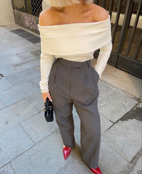 Basic top. White top. Silk Top Outfit, Crop Tops Y2k, Minimalism Clothes, Off The Shoulder Top Outfit, Laura Jade Stone, Chic Outfits Classy, Outfit Work, Y2k Long Sleeve, Outfits Classy