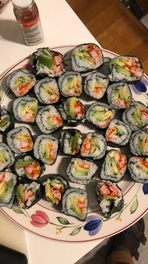 Made some California rolls for dinner tonight! Rolls For Dinner, Sushi Homemade, California Rolls, Homemade Sushi, California Roll, Tasting Menu, Homemade Food, Sushi Rolls, Dim Sum