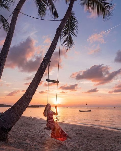 SOPHIE ⋆ ⛵️ ⋆ Travel Blogger sur Instagram : This was the last time I saw sunrise... about a month ago in Koh Samui. Tomorrow my alarm is set for 5am for sunrise at one of the temples… Koh Samui Beach, Chaweng, Koh Chang, Koh Samui Thailand, Samui Thailand, Ao Nang, Aesthetic Picture, Koh Tao, Epic Journey