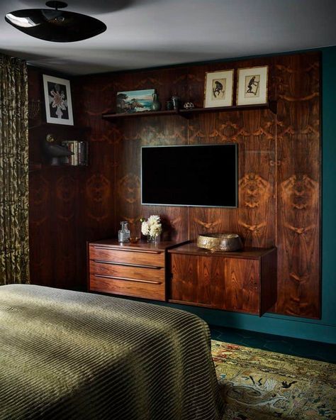 1960's Lake Austin ranch home gets update with spectacular art collection Olive Green Bedroom, Bedroom Aesthetics, Lake Austin, Green Bedroom, Austin Homes, Beautiful Outdoor Spaces, Bedroom Green, Ranch House, House Inspo