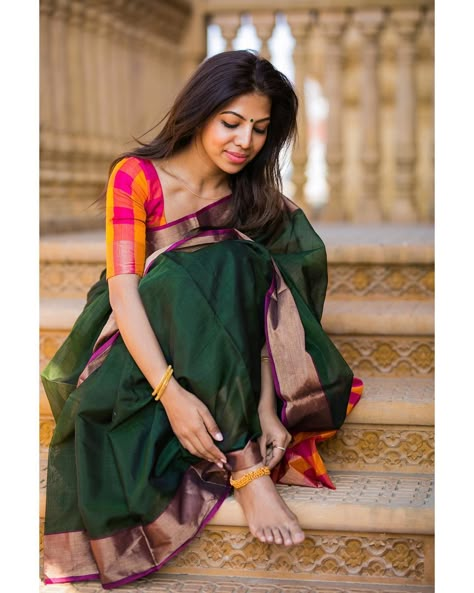 Just did quick pictures with the amazing @velvetdreamsphotography while I was at the temple. Kept the styling very simple, hope you guys… Tradional Wear, Blouse Styling, Farewell Saree, Green Sari, Saree Blouse Styles, Desi Dress, Cotton Saree Blouse, Indian Sari Dress, Sari Design