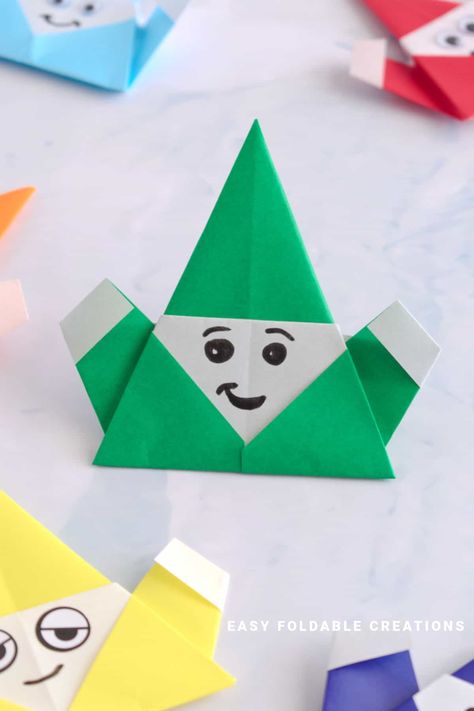 2D Origami Santa | Easy Foldable Creations 2d Origami, Paper Folding Ideas, Simple Origami For Kids, Origami Santa Hat, Origami 2d, Easy Paper Origami, Origami Christmas Tree Card, Origami Candy Box, Origami Cup