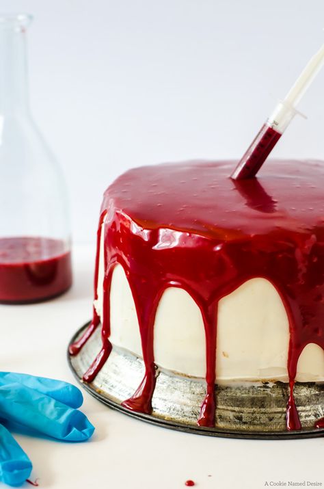 Halloween may have passed already, but it’s never too late for a good gory dessert recipe! Try this Bloody White Cake with Raspberry Jam for your next scary movie marathon. Spooky Foods, Halloween Cake Recipes, Spooky Halloween Cakes, Halloween Torte, Horror Party, Halloween Food Treats, Halloween Baking, Halloween Cake, Halloween Desserts