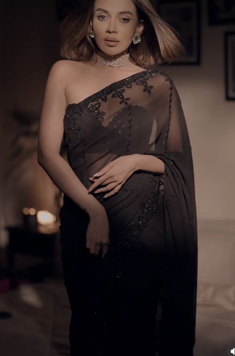 Komal Pandey Saree, Saree Farewell, Komal Pandey, Strapless Blouse, Elegant Sarees, Bridal Sari, Wedding Dresses Men Indian, Festive Outfits, Cute Asian Fashion