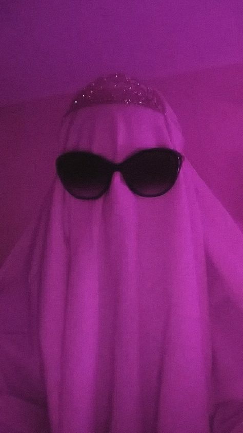 Ghost With Glasses, Sheet Ghosts, Ghost Princess, Ghost Trend, Anna Sophia, Sheet Ghost, Ghost White, White Blanket, Aesthetic Photography Grunge