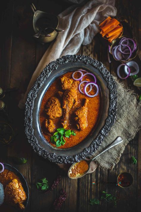 Frying Fish With Flour, Menu Photoshoot, Chicken Handi, Food Shoot, Presentation Food, Photography Moodboard, Dark Food, Food Shots, Chicken Curry Recipe