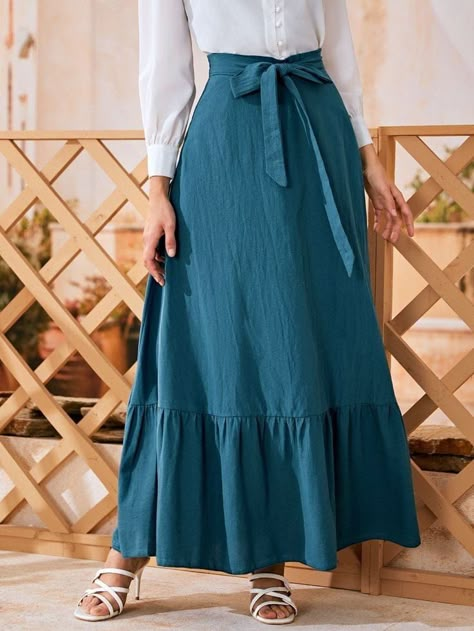 Skirt dresses ideas Short Women Outfits, Outfit For Petite Women, Outfits For Petite, Stylish Outfits For Women Over 50, Checkered Skirt, Modest Skirts, Skirt Trends, Womens Maxi Skirts, Long Skirts For Women