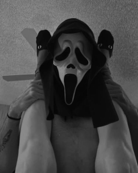 Ghost Face Mask, Scream Mask, Ghostface Scream, Hot Army Men, Dark Romance Books, Cute Relationship Photos, Masked Man, Ghost Faces, Attractive Guys