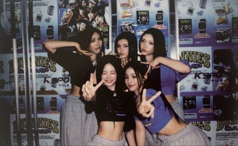 Newjeans Polaroid, Newjeans Header, Polaroid Book, Five Jeans, New Jeans Style, New Pant, 인물 사진, I Love Girls, Film Aesthetic