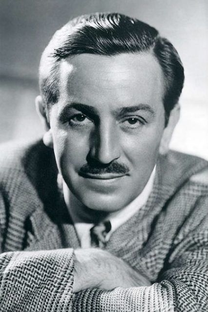 Walt Disney in a 1946 publicity photo Walt Disney Biography, Disney Portrait, Motivational Quotes For Employees, Dagobert Duck, Famous Historical Figures, Walter Elias Disney, Billy The Kid, Jeanne D'arc, Disney Artists