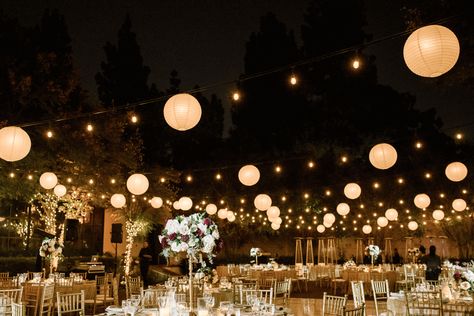 22 Gorgeous outdoor wedding decoration ideas | Paperless Post Halloween Wedding Reception, Country Club Reception, Cocktail Party Decor, Wedding Venue Los Angeles, Garden Wedding Reception, Outdoor Fall Wedding, Unique Wedding Photos, Outdoor Wedding Photos, Garden Wedding Venue