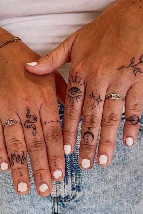 Simple Tattoo With Meaning, Tattoo Main, Ornamental Tattoos, Simple Hand Tattoos, Simple Tattoos For Women, Small Finger Tattoos, Tato Henna, Finger Tattoo For Women, Hand And Finger Tattoos