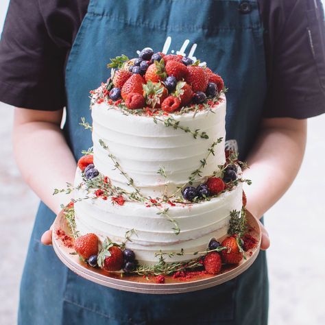 White Fruit Cake, Mixed Berry Cake, Thyme Cake, Wedding Cake Two Tier, Wedding Cake Guide, Berry Wedding Cake, Strawberry Wedding Cakes, Fruit Wedding Cake, Anniversary Cupcakes