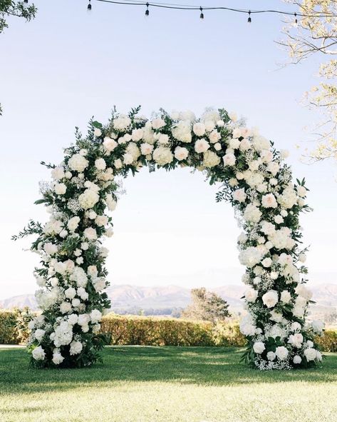 White Green Arch Wedding, White Wedding Floral Arch, White Flower Arch Wedding Outdoor, White And Green Wedding Arch, White Wedding Arch Flowers, Ceremony Aisle Decor Outdoor, White Floral Wedding Arch, White Rose Flower Arch, Wedding Floral Wall