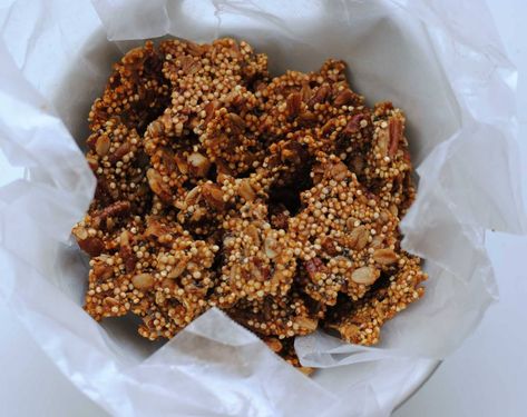 Quinoa Crack | Confessions of a Midnight Baker Healthy Snack Bars, Brittle Recipes, Sugared Pecans, I Want To Eat, Eat Healthy, Coconut Sugar, Party Snacks, Vegan Gluten Free, Quinoa