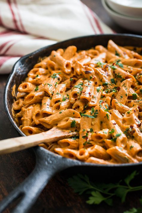 Creamy Cashew Roasted Red Pepper Sauce | Get Inspired Everyday! Roasted Red Pepper Sauce Recipe, Red Sauce Pasta Recipe, Pepper Sauce Recipe, Roasted Red Pepper Sauce, Red Pepper Sauce, Roasted Red Pepper, Pepper Sauce, Food Goals, Alfredo Sauce