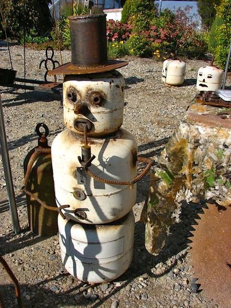 Dishfunctional Designs: Amazing Things Made With Old Upcycled Propane Tanks #metalart Welding Projects To Sell Cool, Propane Tank Art, Welded Art, Repurposed Art, Welding Art Projects, Diy Welding, Metal Yard Art, Metal Welding, Air Tanks