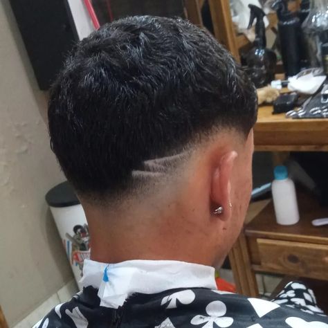 Jaca Curtin, Hair Types Men, Hair Tattoo Designs, Waves Hairstyle Men, Fade Haircut Curly Hair, Short Hair For Boys, Drop Fade Haircut, Men Haircut Curly Hair, Hair Tattoo