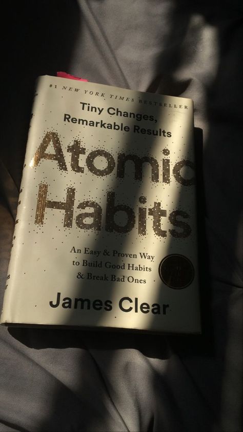 Book Aesthetic Snap, 5 Am Club Aesthetic, Atomic Habits Book Aesthetic, Atomic Habits Aesthetic, James Clear Atomic Habits, Self Growth Books, Books Quotes Aesthetic, Quotes Aesthetic Book, Selfcare Habits