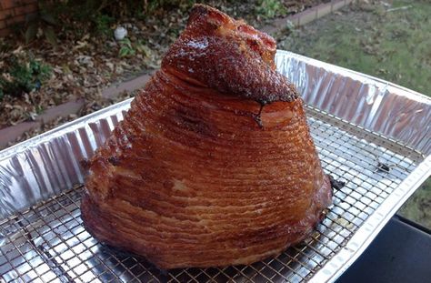 Smoked Ham Recipe, Easy Bbq Recipes, Spiral Sliced Ham, Bbq Recipe, Spiral Ham, Smoker Cooking, Honey Baked Ham, Holiday Ham, Ham Recipe