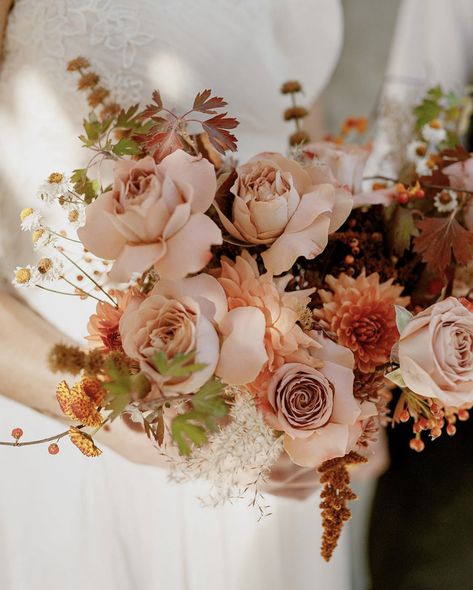 Wildflower Wedding Theme, Luxury Bouquet, Wedding Color Pallet, Boho Wedding Flowers, Wedding Ceremony Arch, Rustic Wedding Bouquet, Fall Wedding Centerpieces, Diy Wedding Bouquet, Fall Wedding Flowers