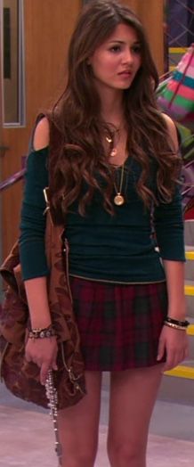 Old Disney Channel Outfits, Alicia Rivera The Clique, Jade West Outfits Victorious, Tori Vega Outfits Victorious, Jennifer Check Inspired Outfits, South Side Serpents Outfit, Victorious Aesthetic, Tori Vega Outfits, 2011 Outfits