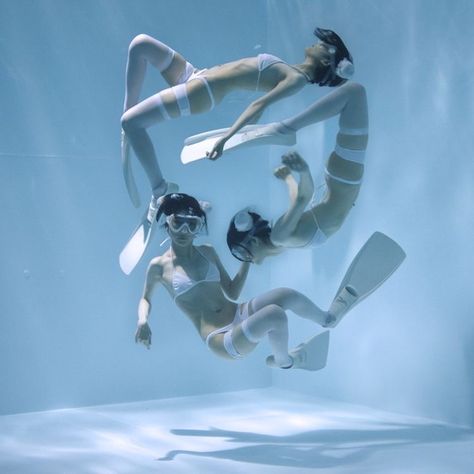 Floating Reference Pose, Under Water Art, Manabu Koga, Photographie Portrait Inspiration, Anatomy Poses, Japon Illustration, Body Reference Poses, Human Poses Reference, Arte Inspo