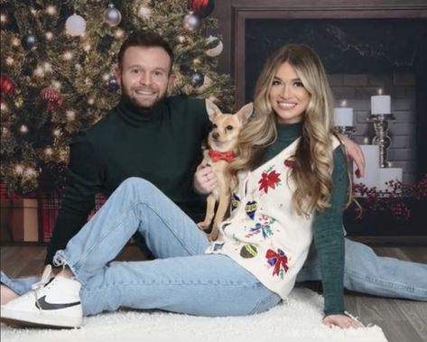 Couple And Pet Christmas Photo, Pet Family Photos Christmas Cards, Christmas Card Poses With Dog, Pet Family Photos, Dog Family Portraits, Christmas Pet Photos, Dog Christmas Photos, Family Christmas Card Photos, Awkward Photos