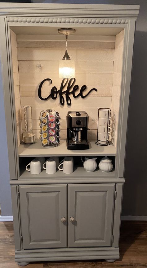 Kaffe Station, Coffee Bar Ideas Kitchen Counter, Coffee Bar Ideas, Coffee Bar Design, Design Café, Home Coffee Stations, Coffee Bars In Kitchen, Interior Vintage, Home Coffee Bar