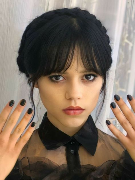 Wednesday Addams Makeup, Wednesday Costume, Addams Familie, Wednesday Outfit, Wednesday Addams Costume, Bun Styles, Eyeshadow Eyeliner, Bun Hairstyles For Long Hair, Halloween Make Up