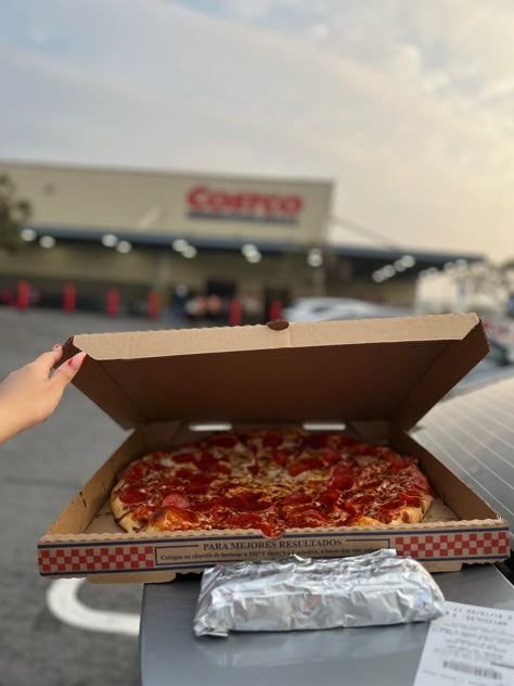 Costco Pizza Party, Costco Food Court, Costco Aesthetic, Costco Pizza, Life In A Year, Things To Do W Friends, Small Picnic, 13th Birthday Ideas, Costco Food