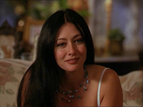 Favorite character-Shannen Doherty-prue halliwell Shannen Doherty Charmed, Sabrina Spellman Style, Fantastic Four Movie, 90’s Hairstyles, Charmed Tv Show, 90s Pop Culture, Witch Series, Holly Marie Combs, Charmed Tv