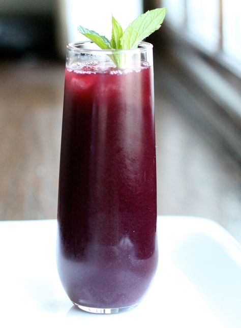 Blueberry Agua Fresca Aqua Fresca, Agua Fresca Recipe, Fruit Vegetable Smoothie, Mexican Drinks, Sweet Fruit, Pineapple Smoothie, Fruit Water, Agua Fresca, Water Recipes