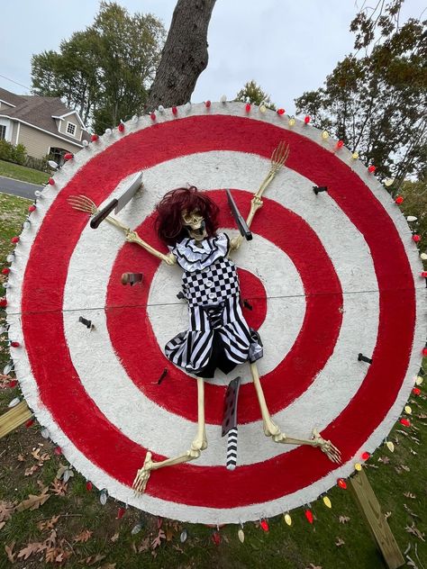 Evil Circus Creepy Carnival Diy, Trunk Or Treat Circus, Halloween Clown Decorations, Clowns Halloween Decorations, Haunted Circus, Haunted Trail, Creepy Carnival, Halloween Circus, Halloween Outside