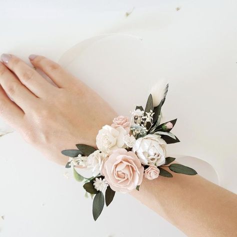 Prom Flowers Corsage, Wrist Corsage Wedding, Flower Wrist Corsage, Prom Corsage And Boutonniere, Bridesmaid Corsage, Wrist Flowers, Rose Corsage, Corsage And Boutonniere, Corsage Prom