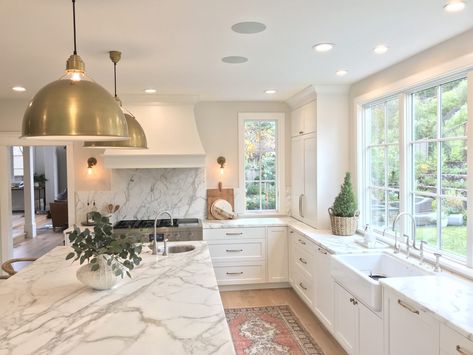 California Kitchen | White + Gold Design – Timeless,Thoughtful,Interior,Design California Aesthetic Home, Kitchen White Gold, Kitchens With No Upper Cabinets, No Upper Cabinets Kitchen, Kitchen With No Upper Cabinets, Kitchen No Uppers, Kitchen No Upper Cabinets, California Kitchen, No Upper Cabinets